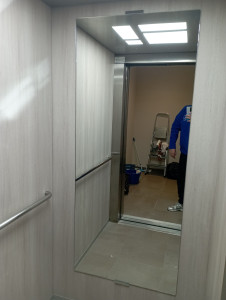 Photo de galerie - Nettoyage ascenseur 