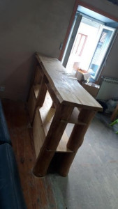 Photo de galerie - Réalisation d'un bar avec du bois de récupération. Travail du bois.