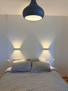 Photo de galerie - Création 2 appliques pilotée par son interrupteur et d’un centre sur un va et viens entre tête de lit et entrée