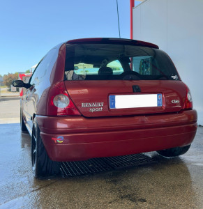 Photo de galerie - Montage et préparation clio 2RS phase 1 pour circuit et montée historique 