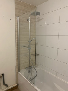 Photo de galerie - Pose baignoire plus paroi et robinetterie 