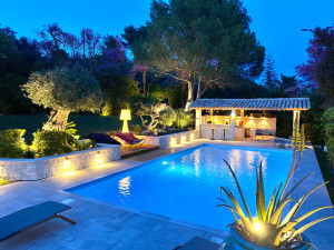 Photo de galerie - Éclairage et création massif, muret, poolhouse