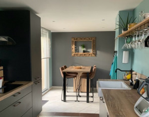 Photo de galerie - J’ai entièrement nettoyé la cuisine : j’ai essuyé les surfaces, nettoyé l’évier, rangé la vaisselle et passé un coup sur la plaque de cuisson. J’ai tout remis en ordre pour que la cuisine soit propre, agréable et bien organisée