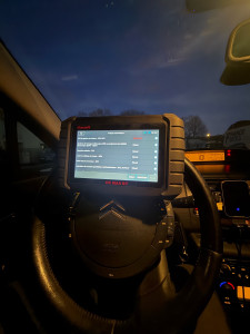 Photo de galerie - Diagnostique voiture avec une valise multimarque 