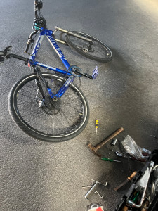 Photo de galerie - Réparation chaise de vélo et changement de chambrier plus entretien . 