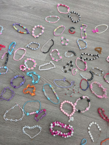 Photo de galerie - Je crée des bracelets fait-main 