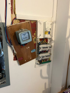 Photo de galerie - Installation électrique linky + ancien compteur+ pose de goulotte tout ce qui vas avec n’hésitez pas 