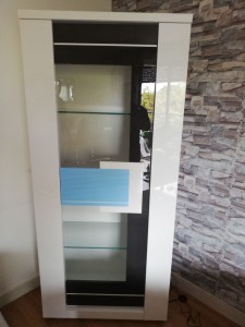 Photo de galerie - Montage d'une vitrine. 