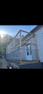 Photo de galerie - Création de Catio pour chat sur un balcon. Sécurité et plaisir garanti pour ce chat?