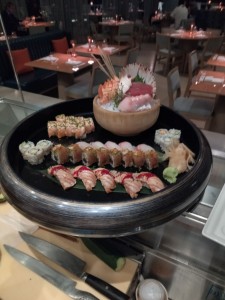 Photo de galerie - Plateau de sushi, sashimi et California, recette Nobu