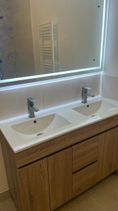 Photo de galerie - Pose meuble double vasque + miroir 