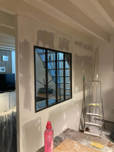 Photo de galerie - Création d’une cloison avec pose d’une verrière . travaux en cours 
