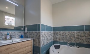 Photo de galerie - Rénovation salle de bain (plomberie, électricité, peinture, carrelage, faïence)