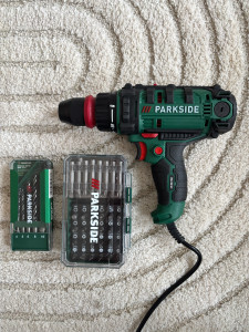 Photo de galerie - Perceuse Visseuse avec divers embouts et forets