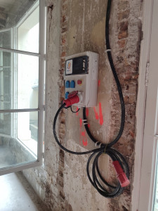 Photo de galerie - Installation coffret de chantier 