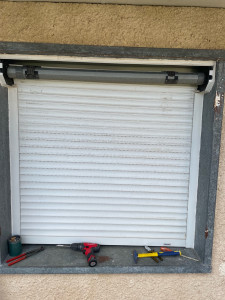 Photo de galerie - Réparation et réglage d’un volet roulant 