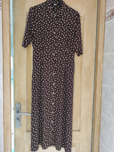 Photo de galerie - Robe sur cintre 