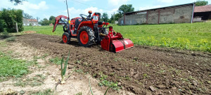 Photo de galerie - Préparation de sol avant plantation de jardin ou engazonnement.