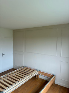 Photo de galerie - Rénovation complète, chambre avec pose de baguettes et mise en couleur