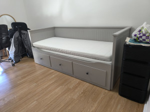 Photo de galerie - Lit + lit tiroir+ tiroir en remontage sans plan papier fourni à la base par le vendeur 