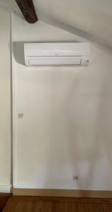 Photo de galerie - Pose d’un climatiseur mono split de marque Mitsubishi electric 2,5kw pour une pieces jusqua 20 m2 