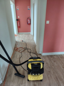 Photo de galerie - Nettoyage couloire de bureau  