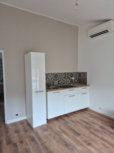 Photo de galerie - Studio refait a neuf.
enduit- peunture-parquet-montage de meuble-faience 