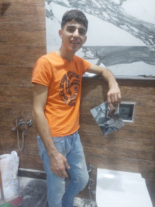 Photo de galerie - Installation d’un sanitaire avec chasse d’eau murale