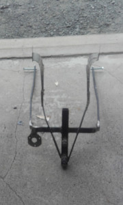 Photo de galerie - Attelage pour tracter une remorque derrière une moto