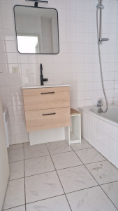 Photo de galerie - Pose de meuble,vasque,miroir,mitigeur et raccordement alimentation eau et évacuation 