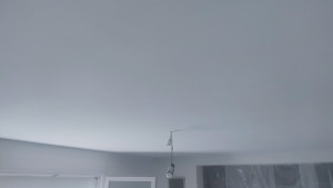 Photo de galerie - Enduit et ponçage d'un plafond très abîmé 