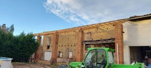 Photo de galerie - Réfection complète de la toiture d'une grange 
Saint nauphary (82)