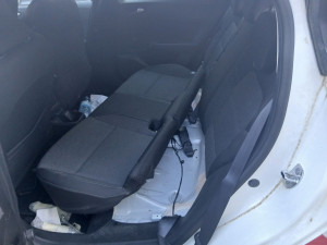 Photo de galerie - Clio 5 commercial 
deo


montage et pose banquette arrière  Renault Clio 5  commercial 
devenue 5 places 
