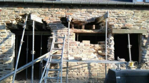 Photo de galerie -  pose de pierre création d'ouverture mise en place de linteau plus pose de placo électricité exetera