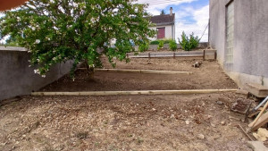 Photo de galerie - Aménagement paysager d'un massif en cours de création