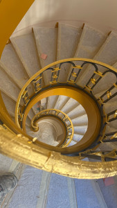 Photo de galerie - Cage escalier doré, château Versailles