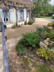 Photo de galerie - Regarnissage allée gravillonnée 