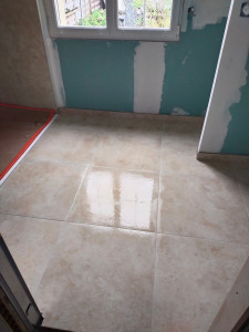 Photo de galerie - Pose 60x60 cm imitation travertin 