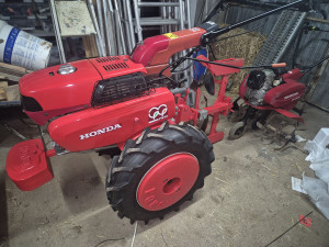 Photo de galerie - Passage de la charrue avec un gros motoculteur et rotovator. 