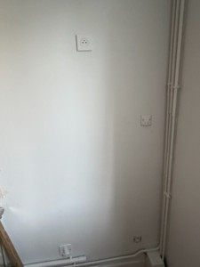 Photo de galerie - Création prise électrique pour une hotte aspirante 