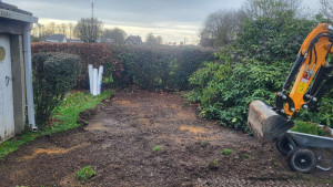 Photo de galerie - Décaissement d'une allée avec une mini-pelle 