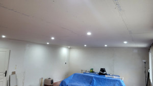 Photo de galerie - Pose de spot a led au plafond