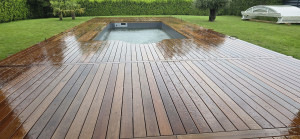 Photo de galerie - Réalisation d'une terrasse en bois exotique IP de 120m2 sur plots 