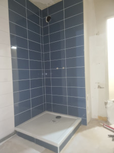 Photo de galerie - Pose d'un receveur de douche avec la faïence 