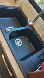 Photo de galerie - Évier après nettoyage pour enlever les traces de calcaire 