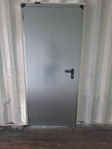 Photo de galerie - Création et pose d’une porte sur Container