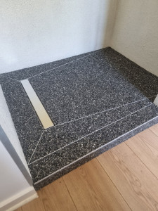 Photo de galerie - ? Élégance, résistance et sécurité réunies dans un seul revêtement. Une solution idéale pour embellir vos espaces extérieurs.