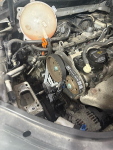 Photo de galerie - Remplacement kit distribution sur golf 5. 