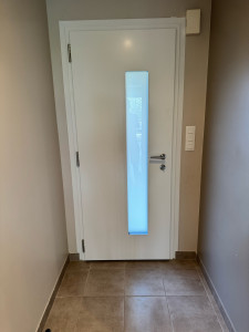 Photo de galerie - Pose d’une porte d’entrée aluminium Kline 