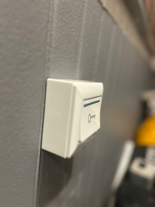 Photo de galerie - Installation bouton de sortie